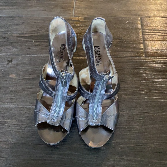 Michael Kors T-Strap Zip Heel Sz 8.5 - Chrome Metallic - Picture 3 of 7